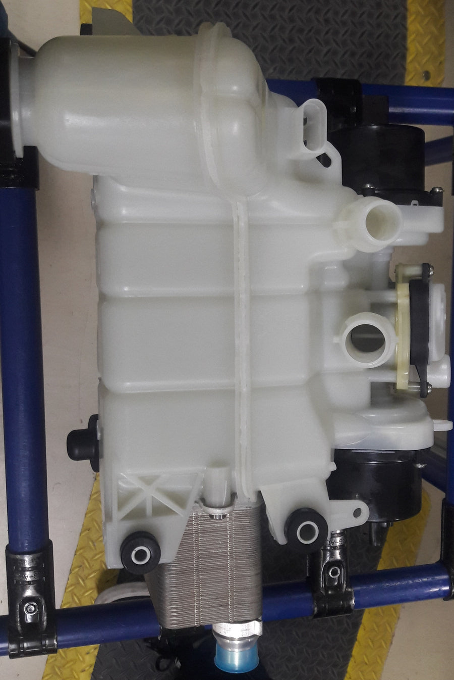 Superbottle Assembly for Tesla Model 3 1097015-00-M - Tesla part photo (1097015-00-M)