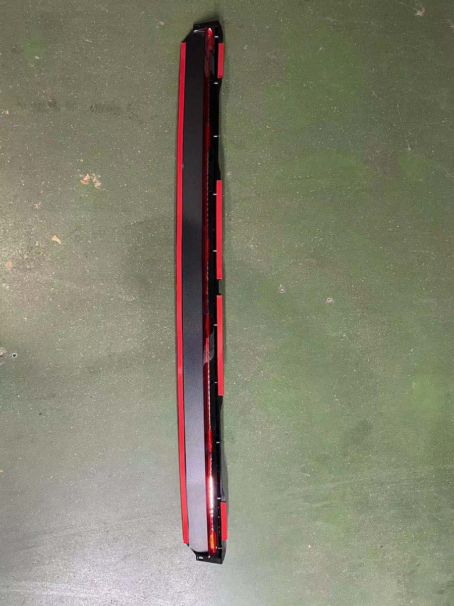 Center High Mounted Stop Light Assembly for Tesla Model S 1655443-22-C - Tesla part photo (1655443-22-C)