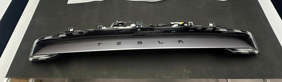 Liftgate Tail Lamp Assembly for Tesla Model Y Juniper 2004606-00-B - Tesla part photo (2004606-00-B)