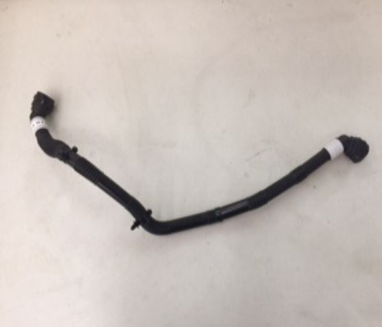 Radiator Outlet Hose (Powertrain) 1077589-00-D - Tesla part photo (1077589-00-E)